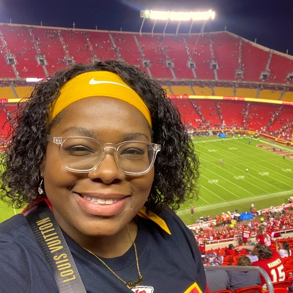 Meet your Posher, Danielle - Picture 1 of 1